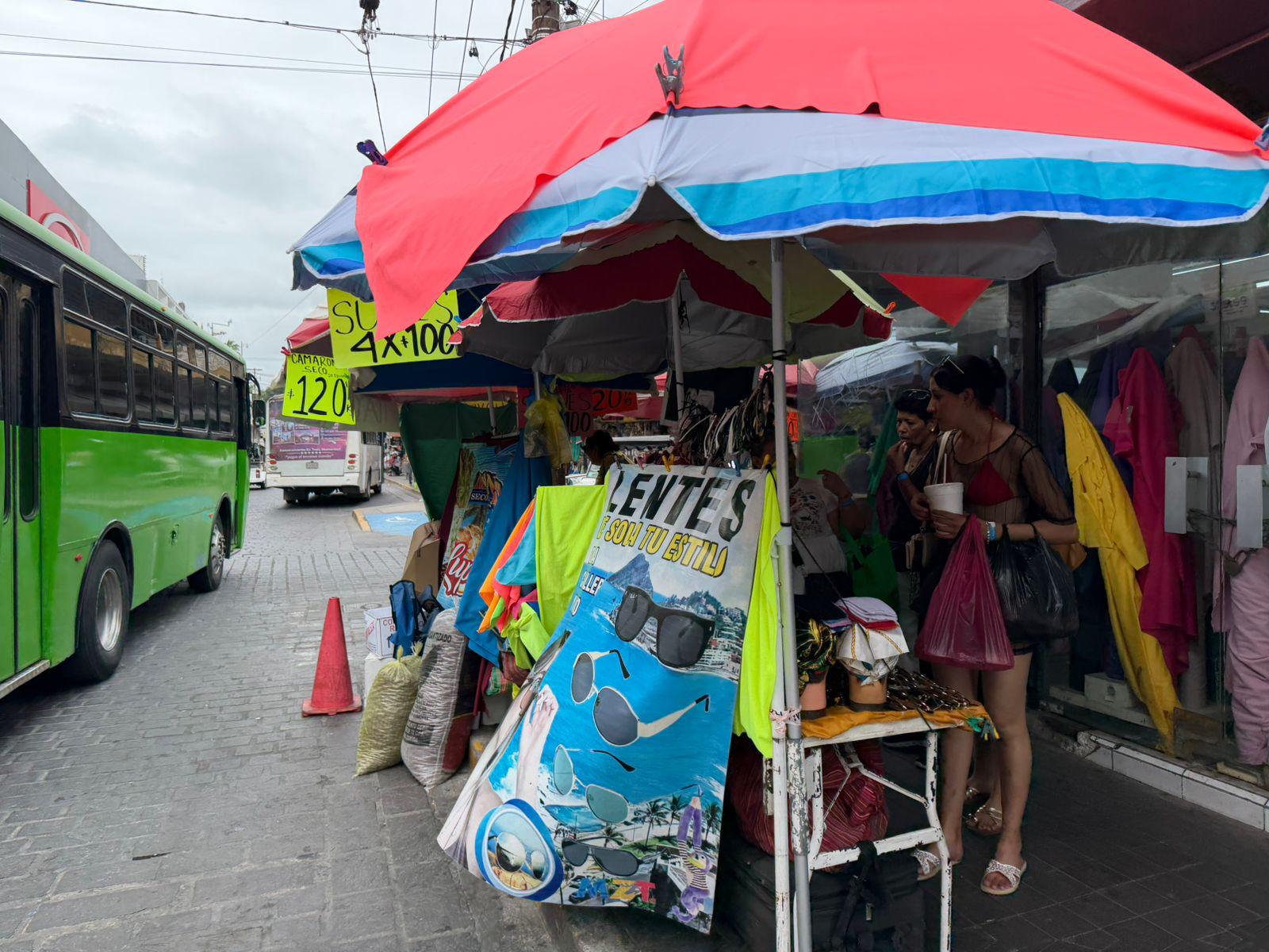 $!Disminuye la afluencia en el Mercado Pino Suárez durante el debut mundialista de México