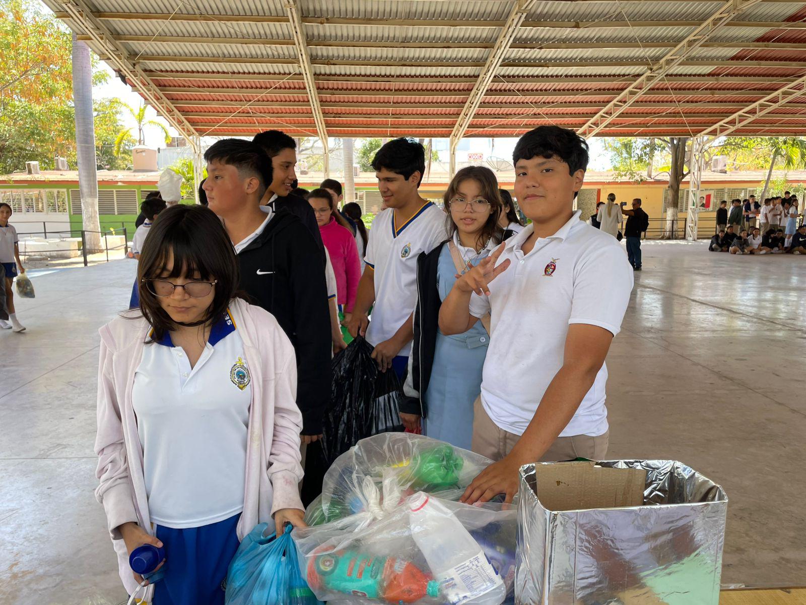 $!Estudiantes de Secundaria Federal 3 realizan segunda colecta de tapas en apoyo a niños con cáncer