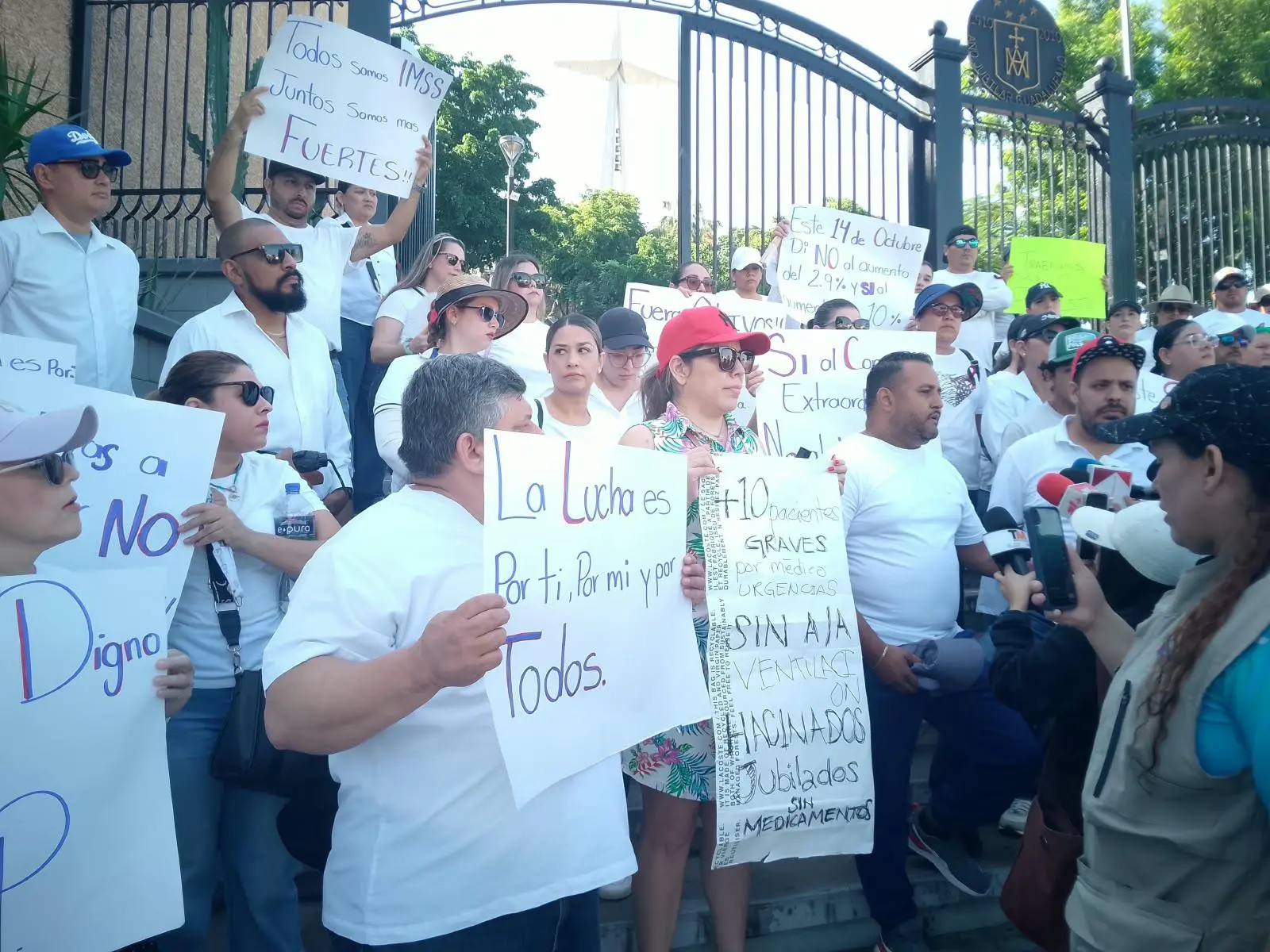 $!Marchan trabajadores del IMSS en Culiacán por aumento salarial y mejores condiciones laborales