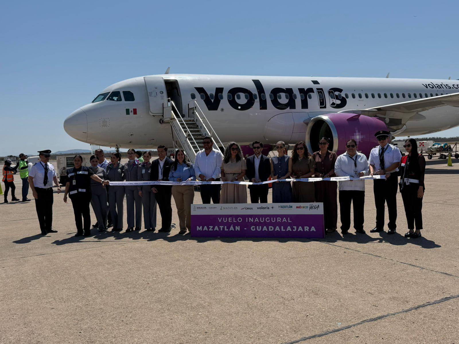$!Con ocupación total recibe Mazatlán su primer vuelo oficial desde Guadalajara