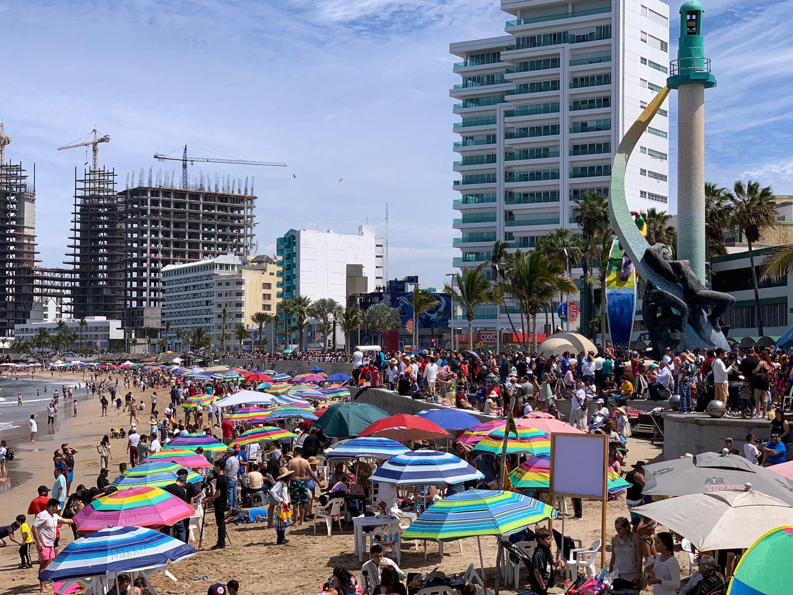 $!Inicia la fase de parcialidad del Eclipse Total de Sol en Mazatlán