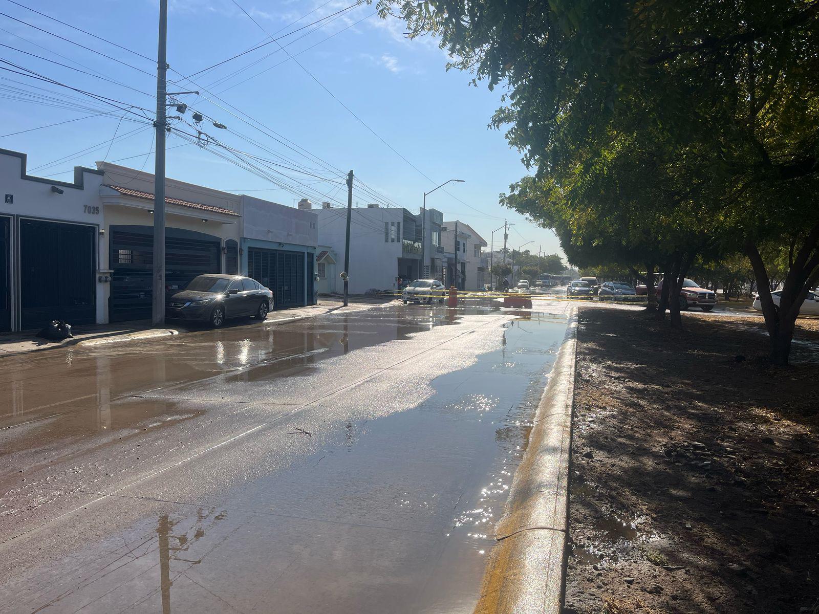 $!Se registra mega fuga de agua potable en Chulavista, al norte de Mazatlán