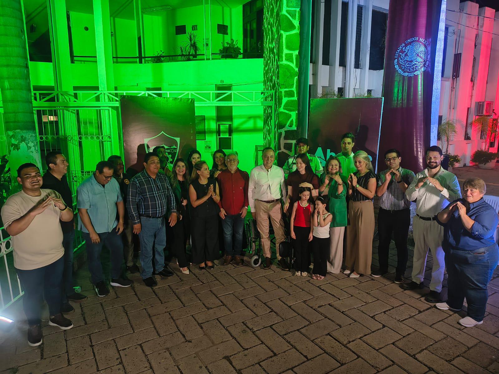 $!Iluminan de verde, blanco y rojo el Palacio Municipal de Ahome; Alcalde hace un llamado a la unidad