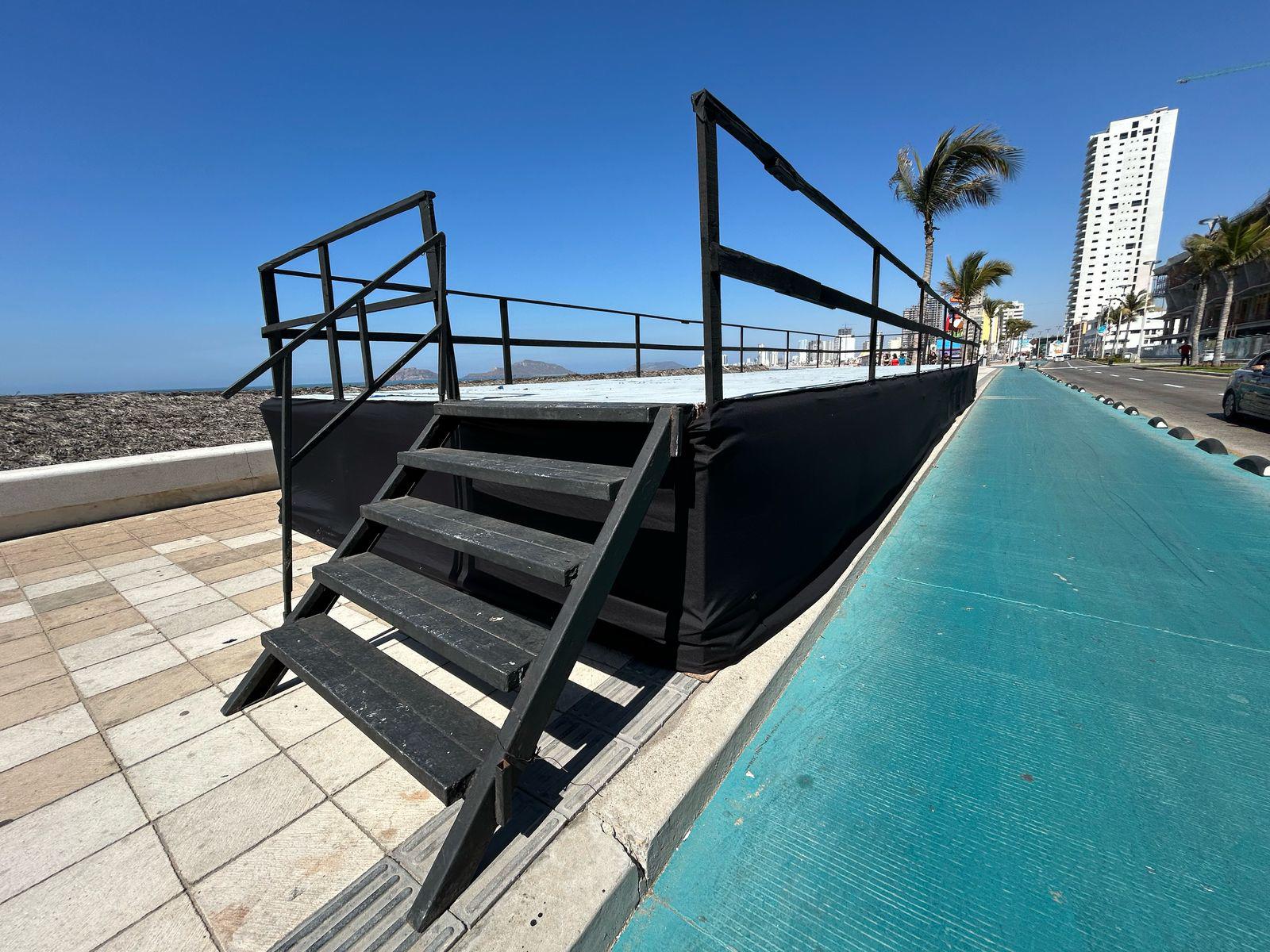 $!Colocación de templetes en la Avenida del Mar están casi listos para disfrutar los desfiles del Carnaval