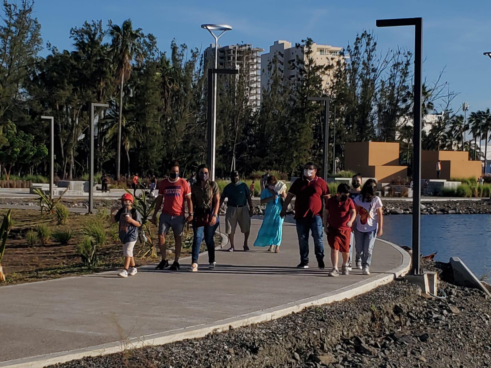 $!Disfrutan mazatlecos del primer domingo del Parque Central