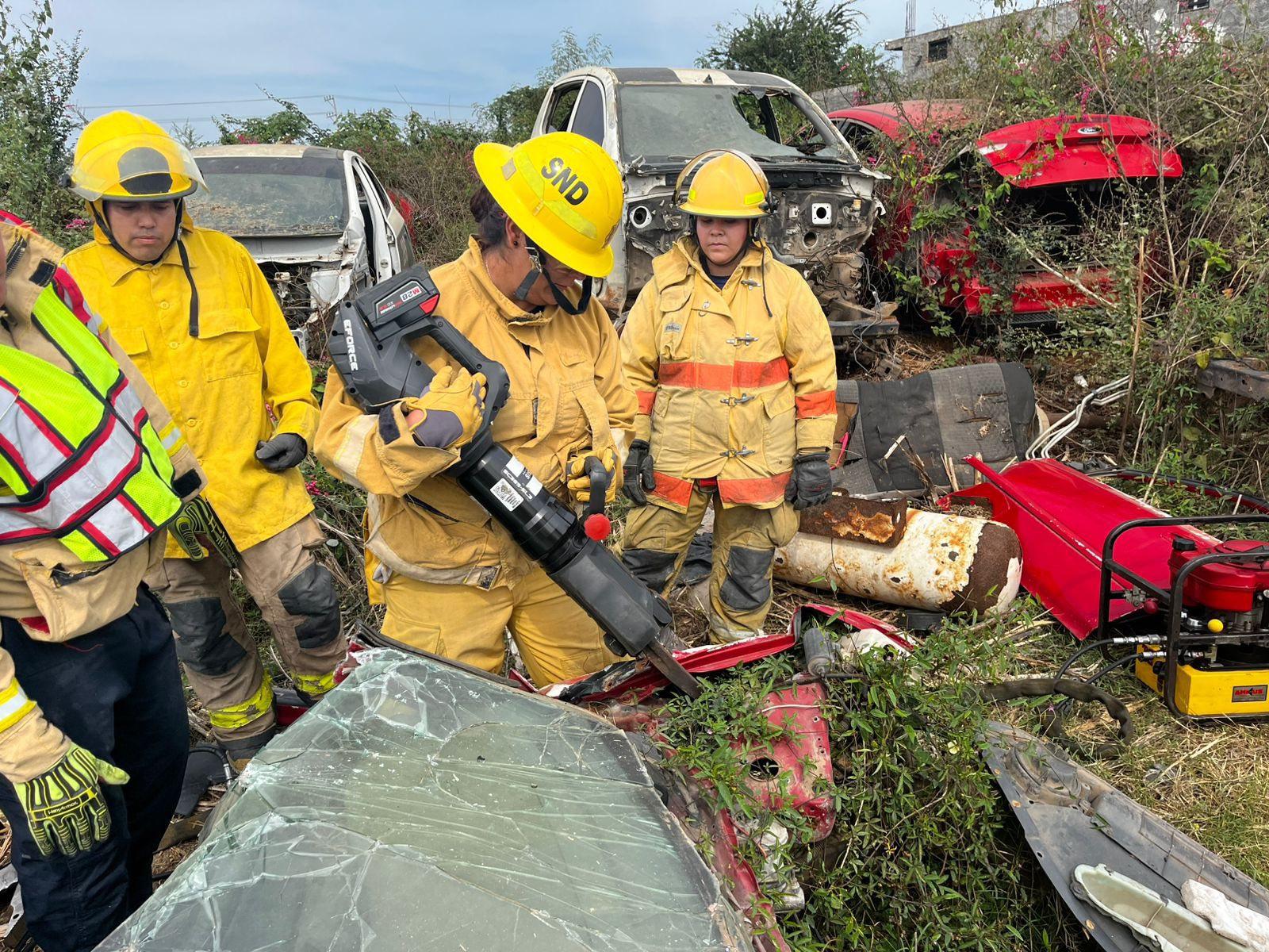$!Se alista Bomberos Mazatlán para atender emergencias durante los días de Carnaval