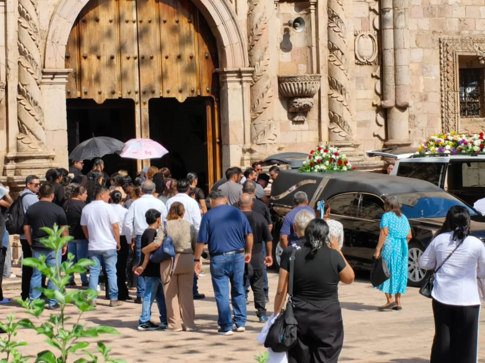 $!‘¡Presente!’, el grito de compañeros del Ayuntamiento de Rosario en homenaje de cuerpo presente a Fabiola y Julissa