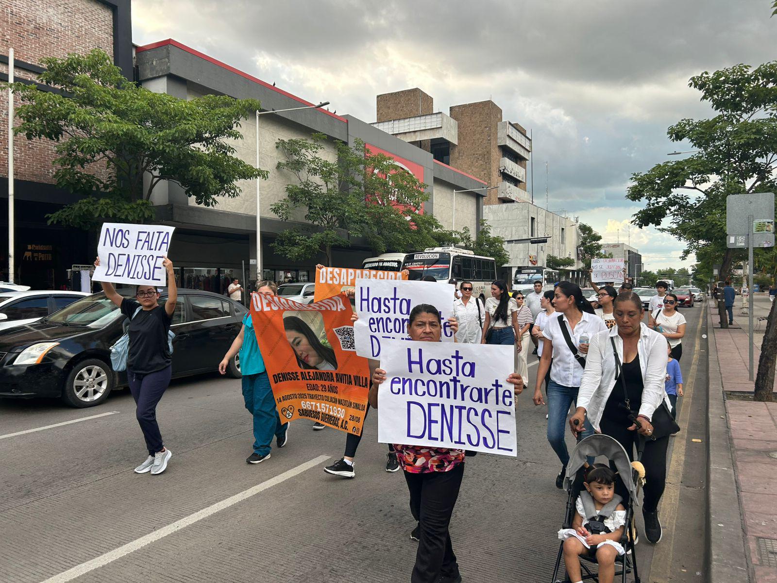 $!Piden con marcha aparición con vida de la joven Denisse y sus tíos Patricia y Francisco
