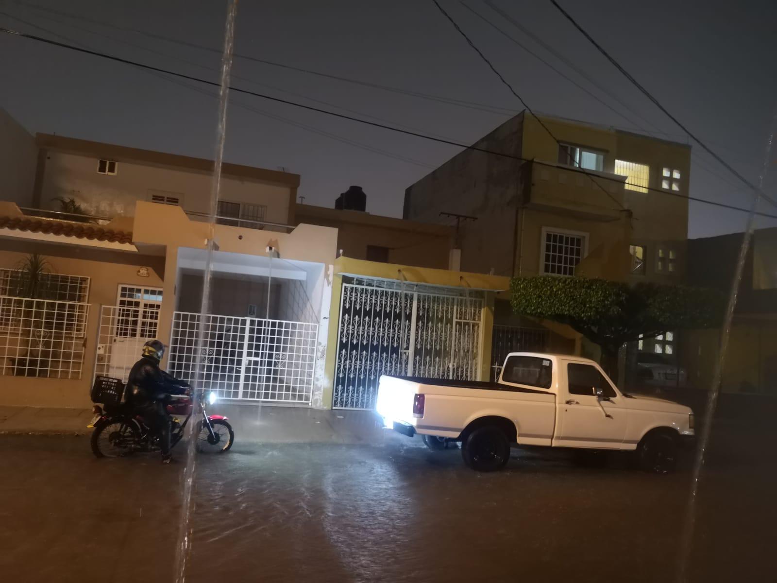 $!Tormenta tropical Madeline genera lluvias y apagones en Mazatlán
