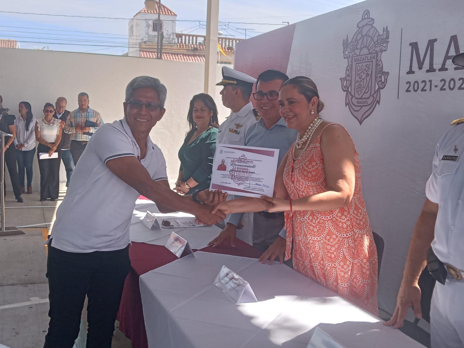 $!Inicia Cecati 26 en Mazatlán celebración de 60 años de fundación con Lunes Cívico