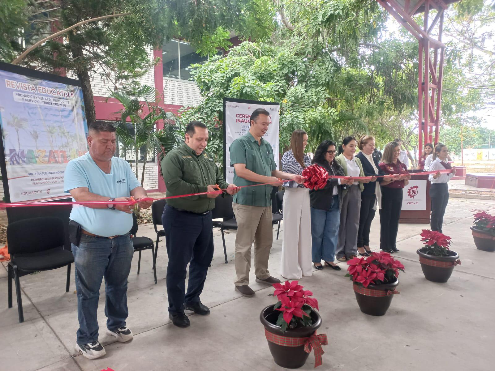 $!Cbtis 51 gradúa a 81 estudiantes en la VIII Feria Turística Hotelera