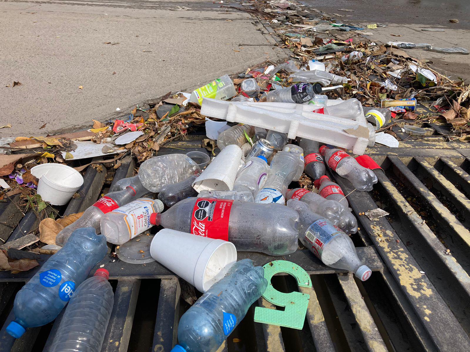 $!Permanece inundada la Cruz Lizárraga tras lluvia de este domingo en Mazatlán