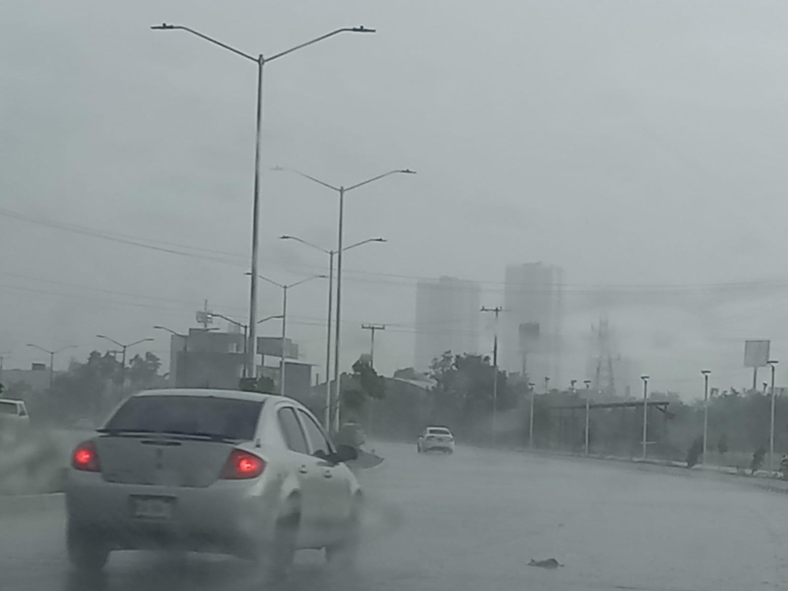 $!Tormenta provoca poca visibilidad en Culiacán