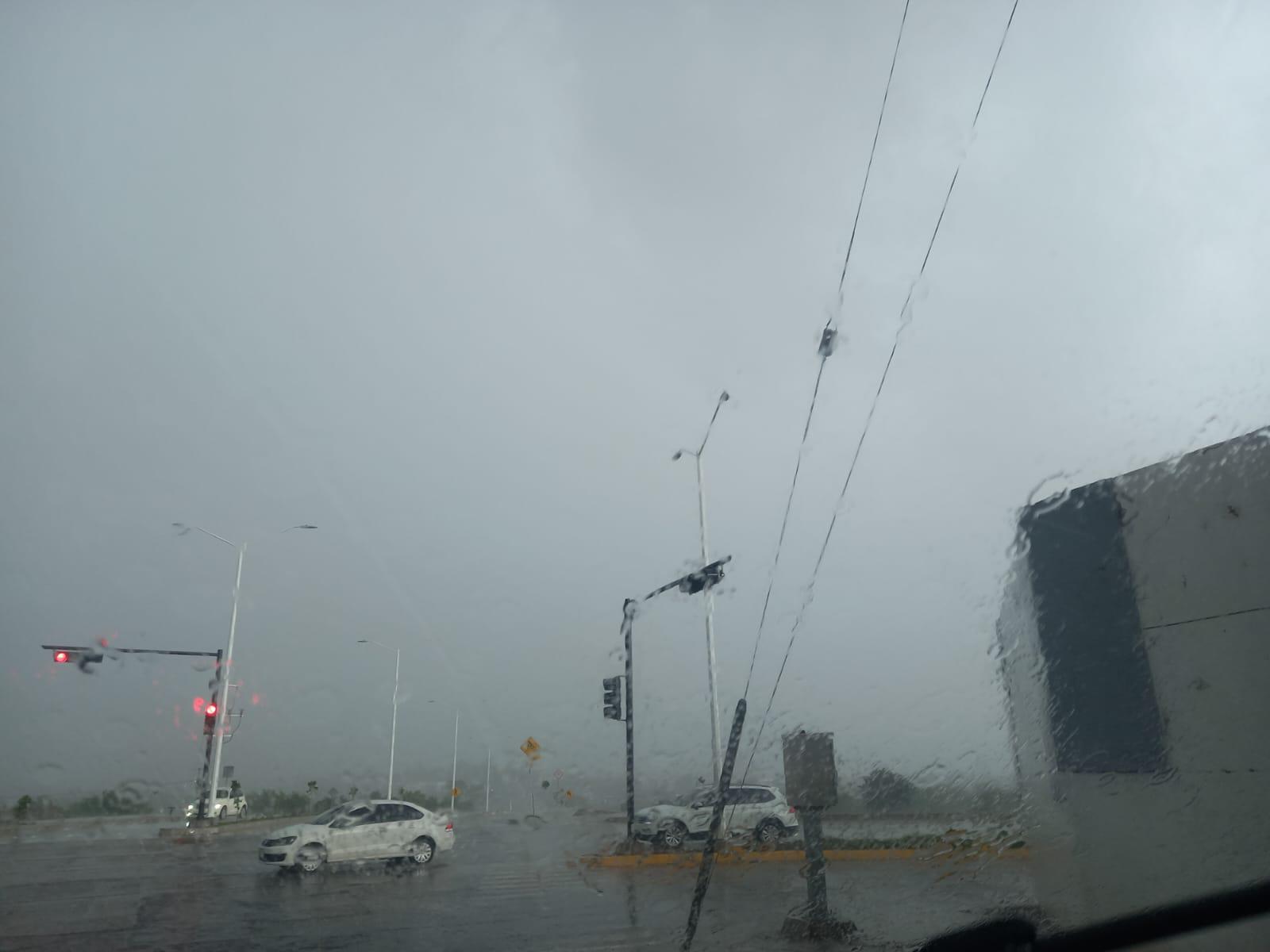 $!Tormenta provoca poca visibilidad en Culiacán