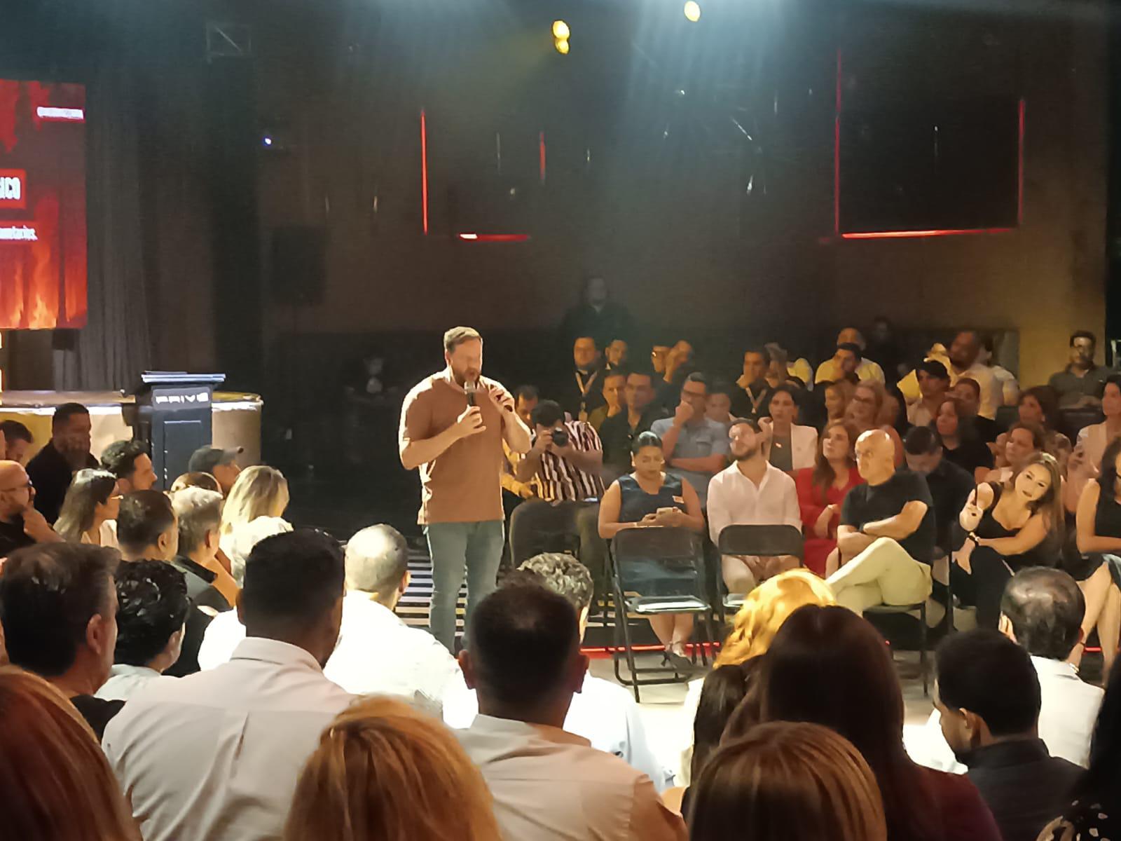 $!Expone Diego Ruzzarin ponencia sobre innovación y creación en el ‘Encuentro Inmobiliario 2025’