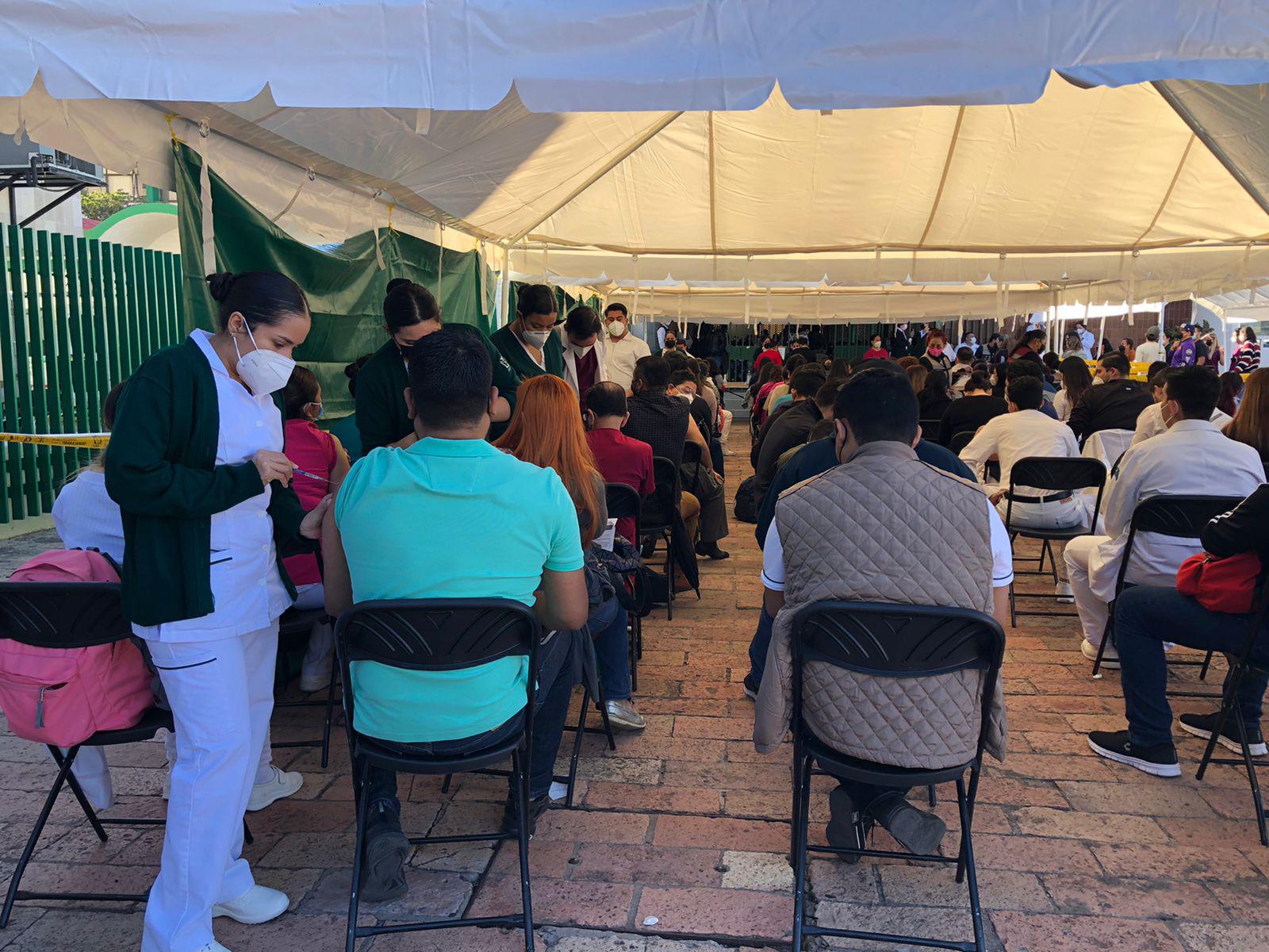 $!Inicia vacunación de refuerzo contra Covid a personal de Salud en Culiacán