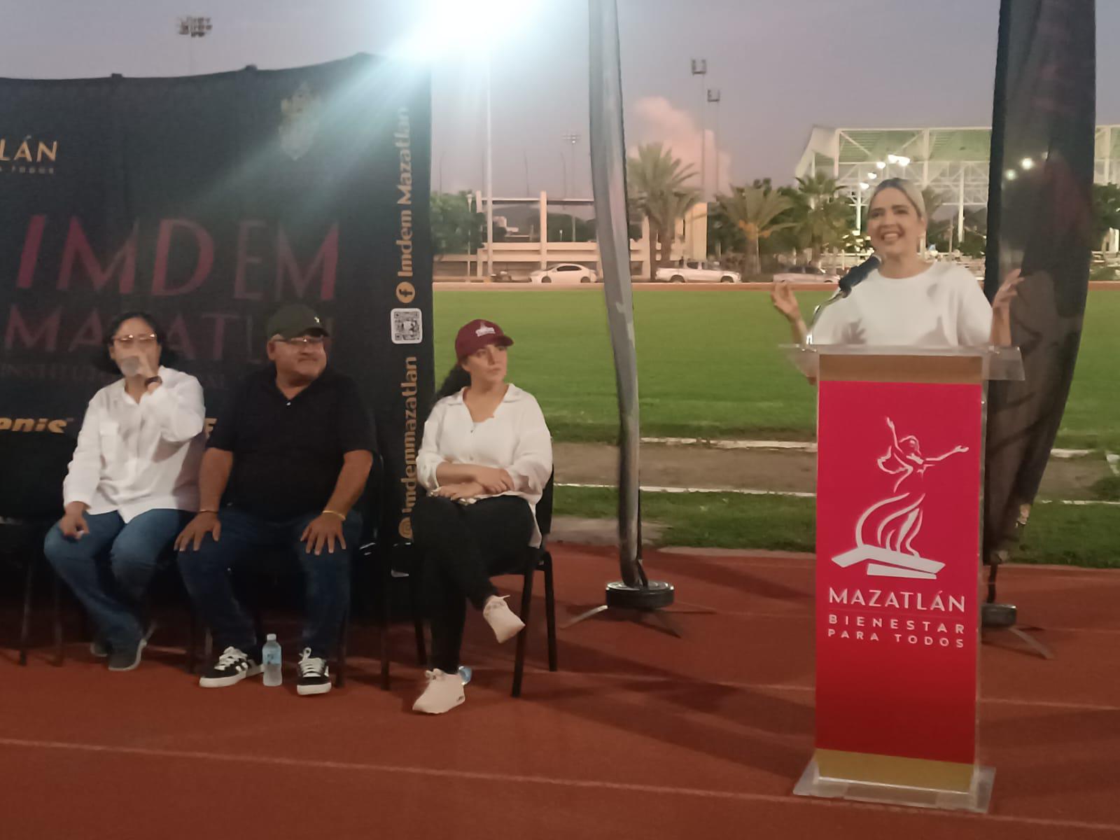 $!Inauguran por fin la techumbre en la pista de atletismo de la Unidad Deportiva Benito Juárez