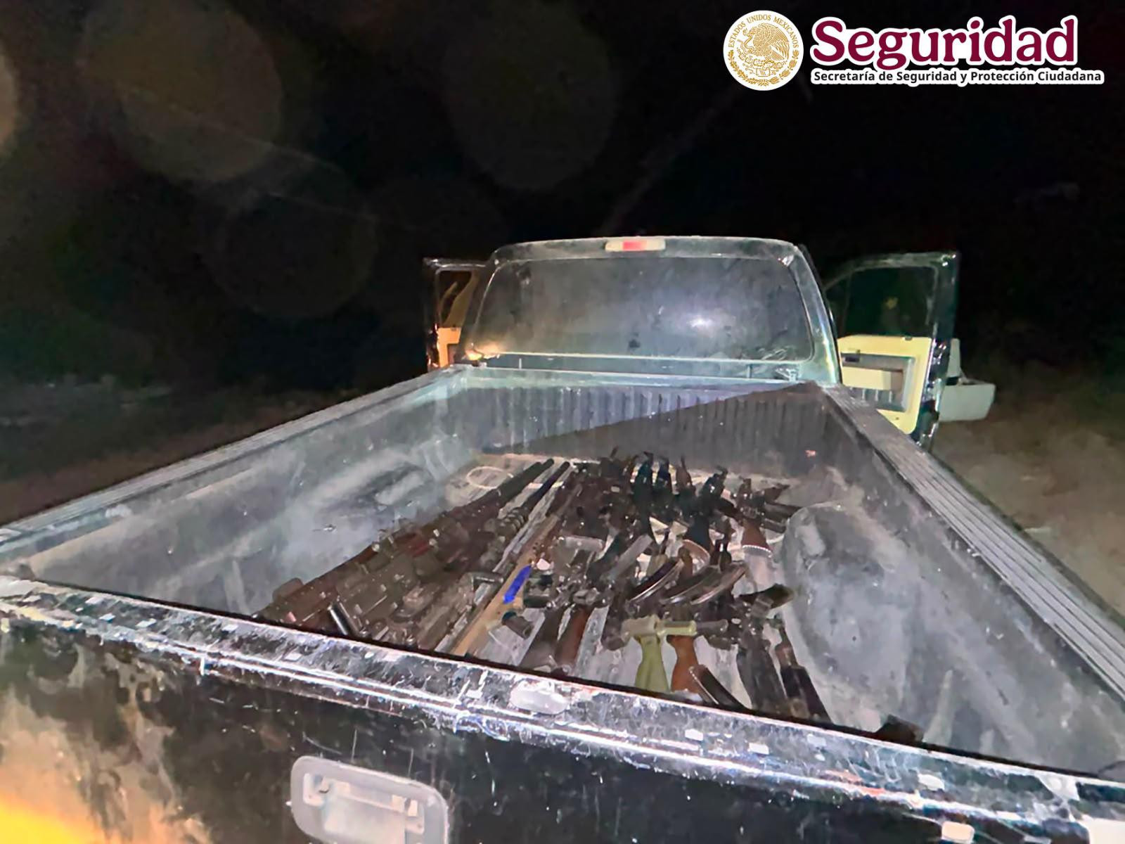 $!Fuerzas federales decomisan arsenal en camioneta cerca de presa El Varejonal, Badiraguato
