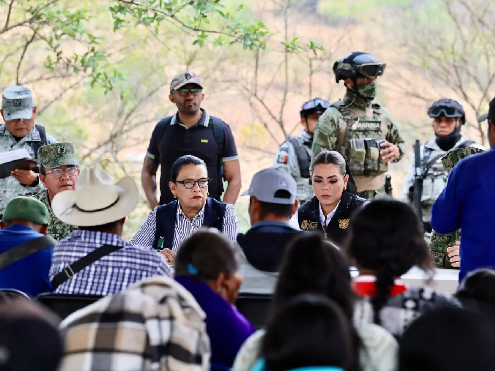 $!Rosa Icela Rodríguez y Gobernadora prometen seguridad a familias desplazadas en Chilapa, Guerrero