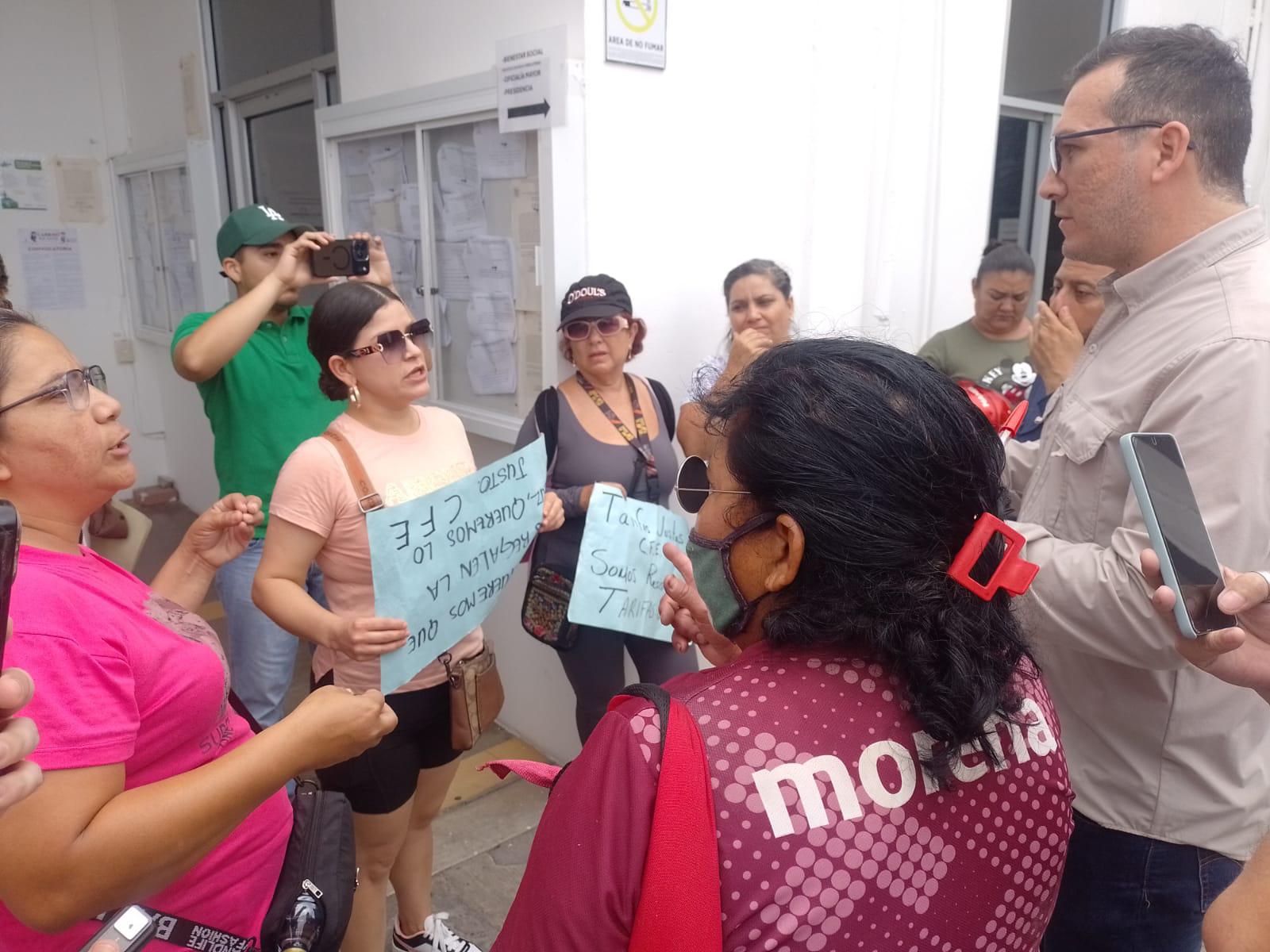 $!Usuarios de CFE en Mazatlán denuncian que les han cortado el servicio por cobros excesivos