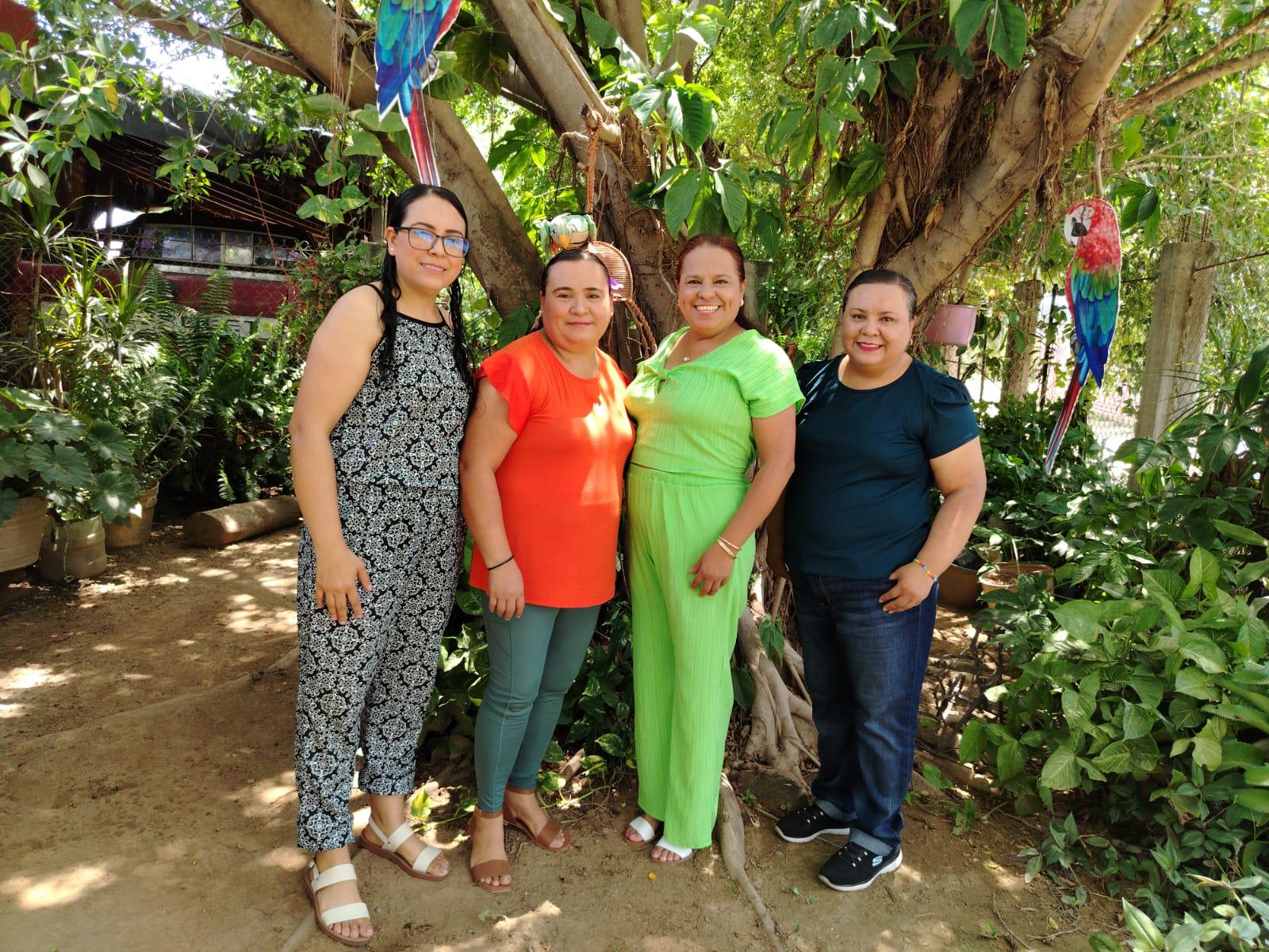 $!Con sus hermanas Amayrany, Noelia y Lourdes Aguilar López.