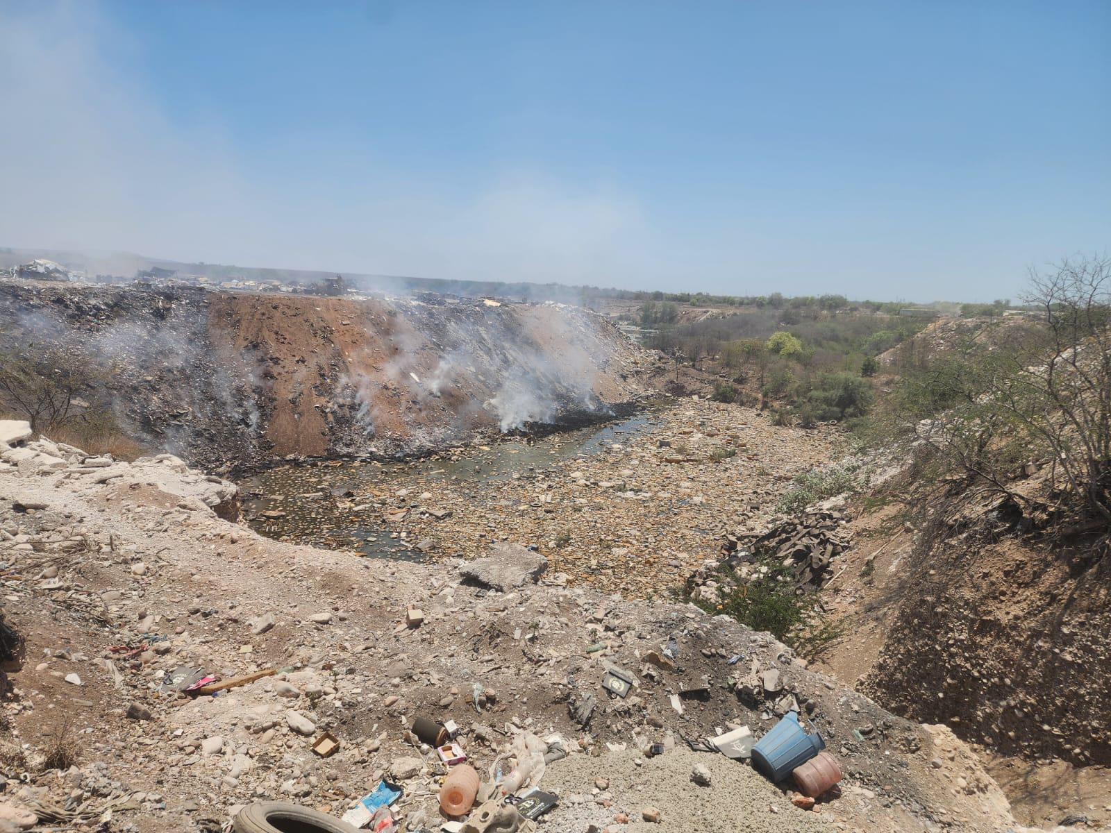 $!Sofocan incendio en relleno sanitario del Piggy Back, en Culiacán