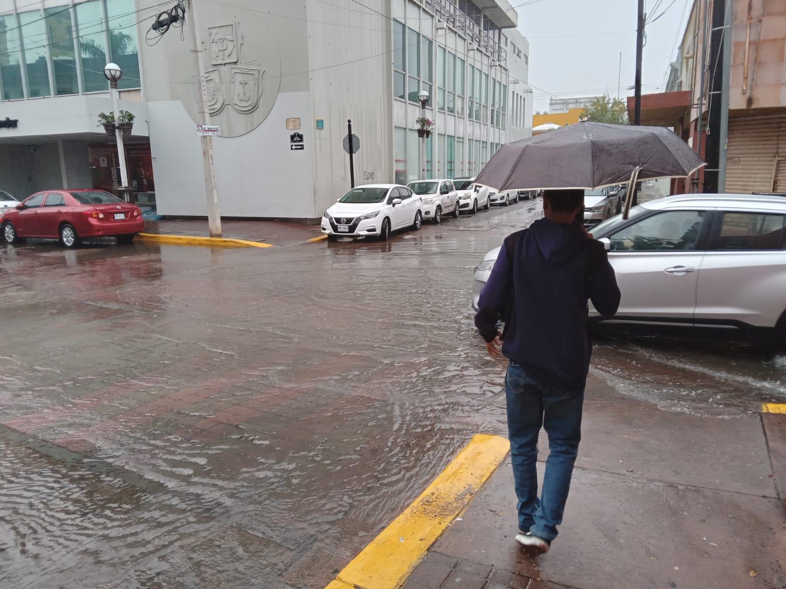 $!Tiene Mazatlán amanecer muy lluvioso este viernes