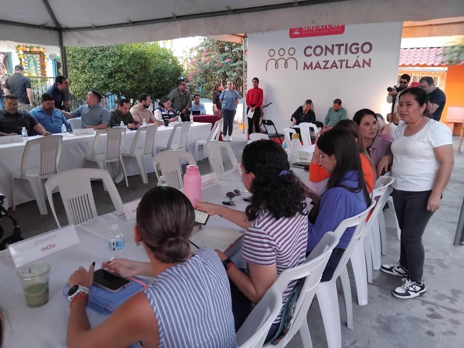 $!Encabeza Alcaldesa Programa de Atención Ciudadana Contigo Mazatlán en la Colonia Sánchez Celis