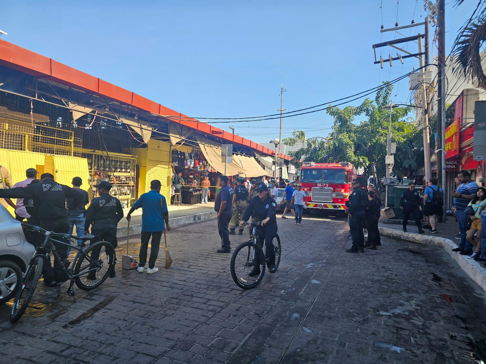 $!Cortocircuito en el Mercado Pino Suárez genera alarma entre locatarios y clientes