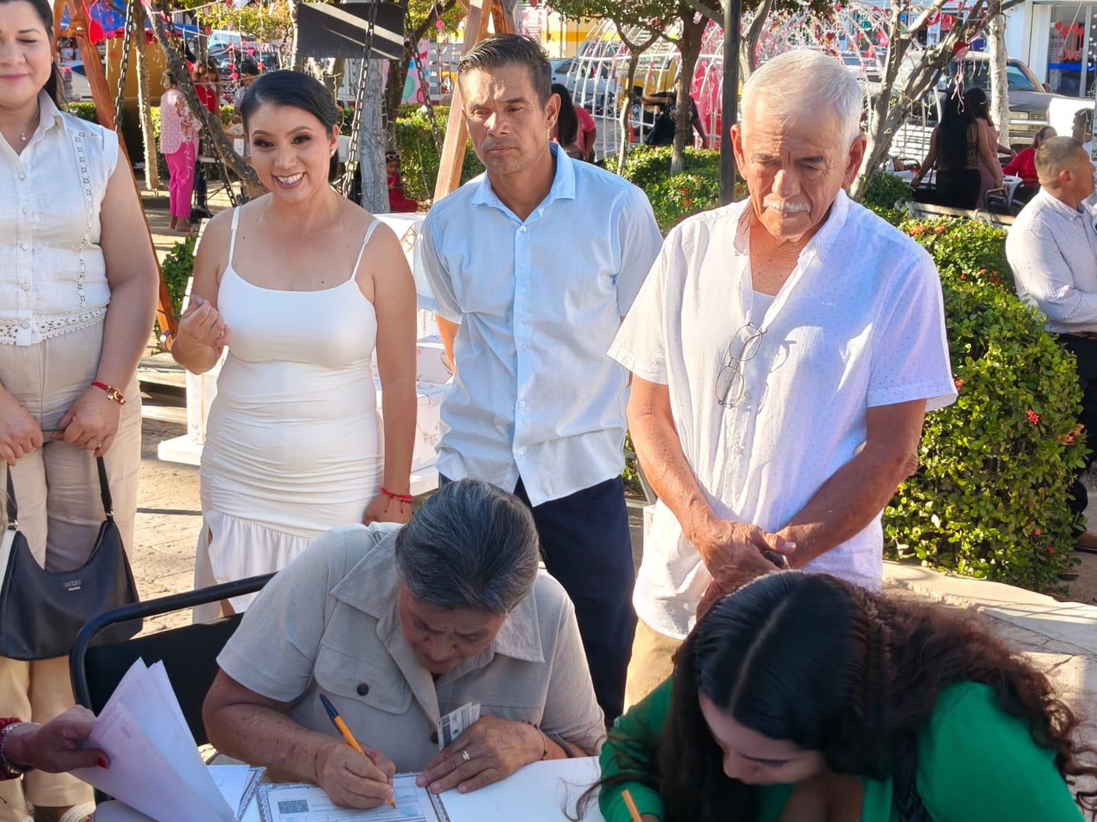 $!En San Valentín, 27 parejas se dan el ‘¡Sí’ en bodas colectivas de Rosario