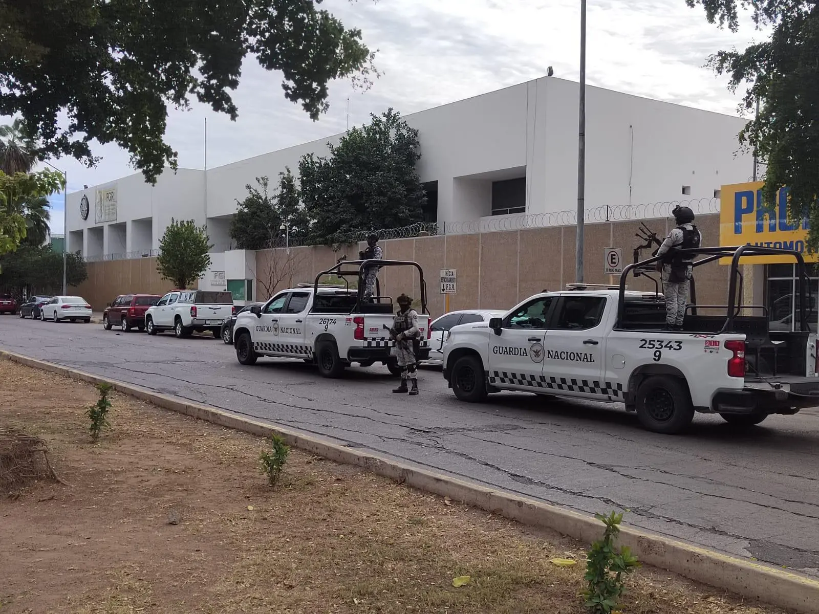 $!Fuerzas Armadas blindan la FGR de Los Mochis en medio de un total hermetismo