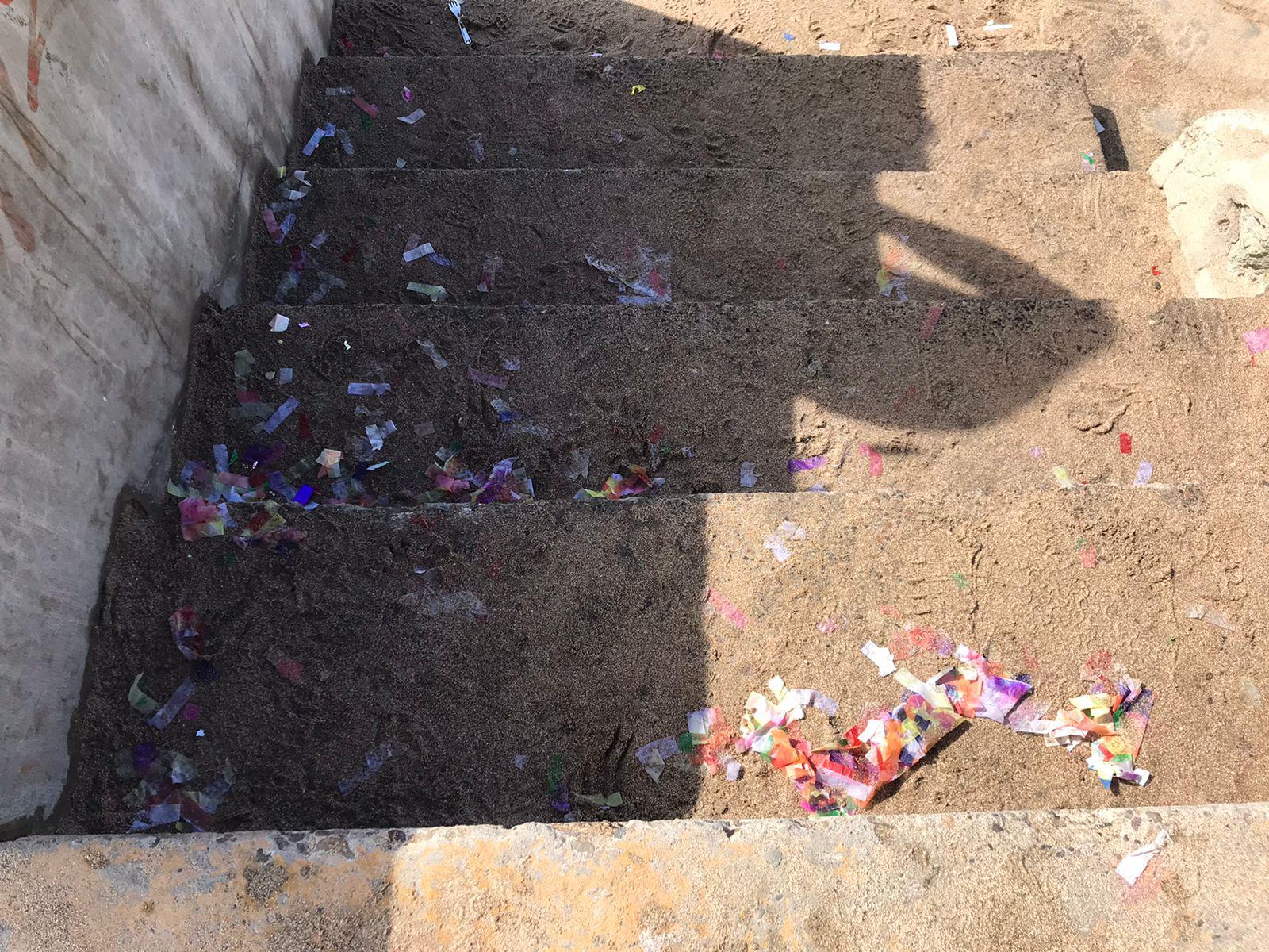 $!Festejos de fin de año dejan basura que cae al mar en Mazatlán