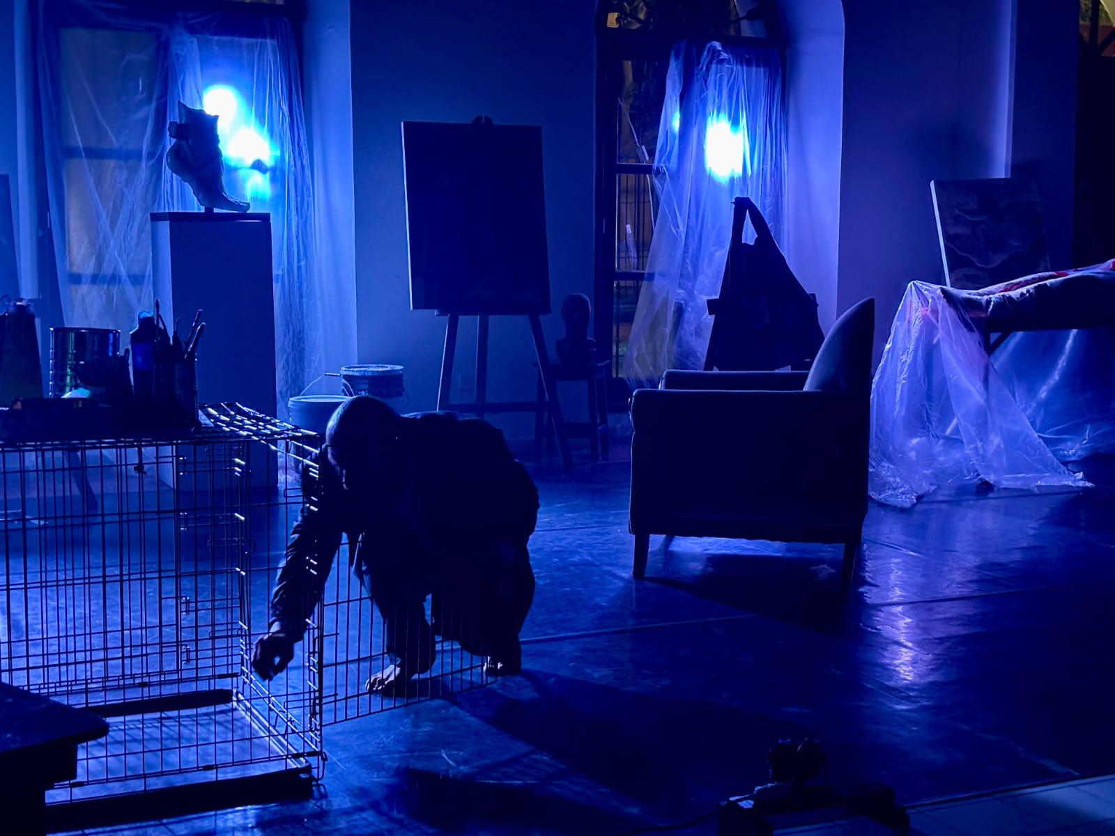 $!Con un toque poético sobre la muerte y la soledad, el creador lleva al escenario un espejo de las fragilidades contemporáneas.