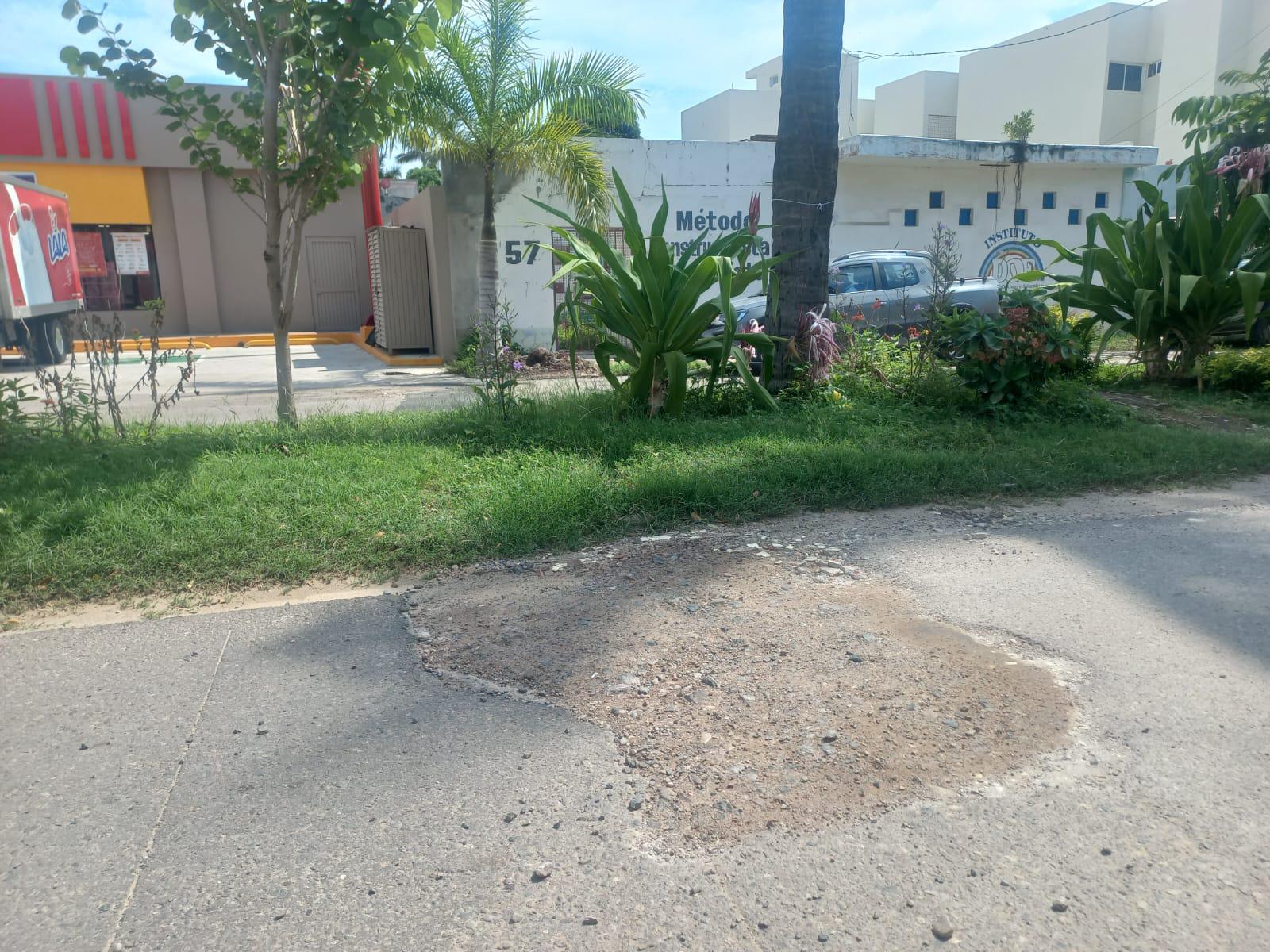 $!Cráteres de Jumapam y de torres condominales acaban calles de Gaviotas: Vecinos