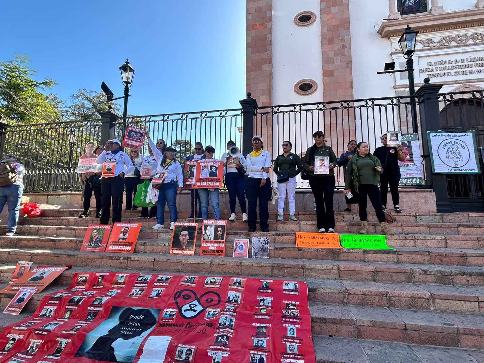 $!Marchan madres buscadoras a Fiscalía de Sinaloa previo al Día de las Madres