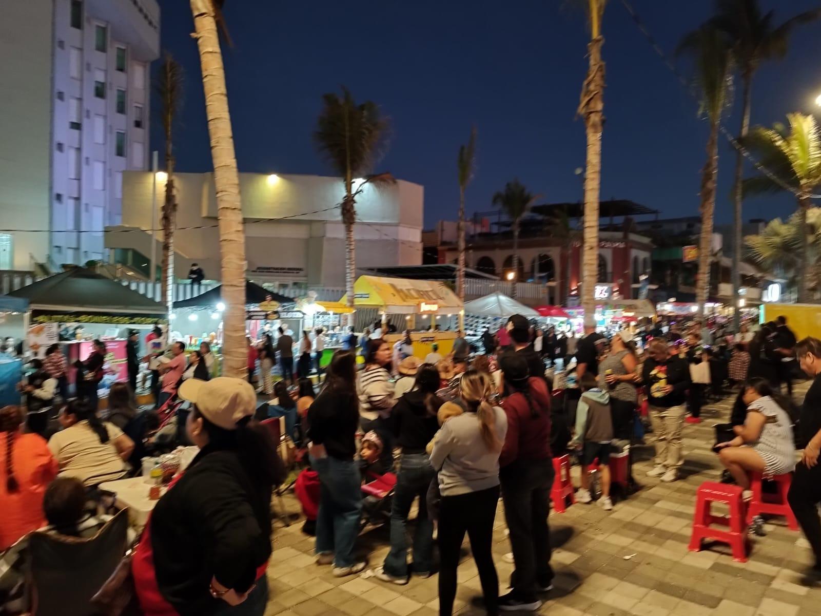 $!Música y fiesta marcan el segundo desfile del Carnaval 2026