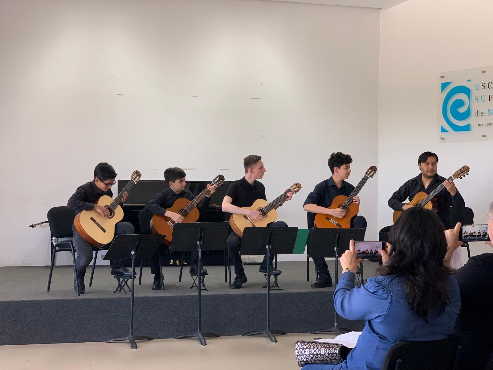 $!Un variado programa ofrecieron los guitarristas.