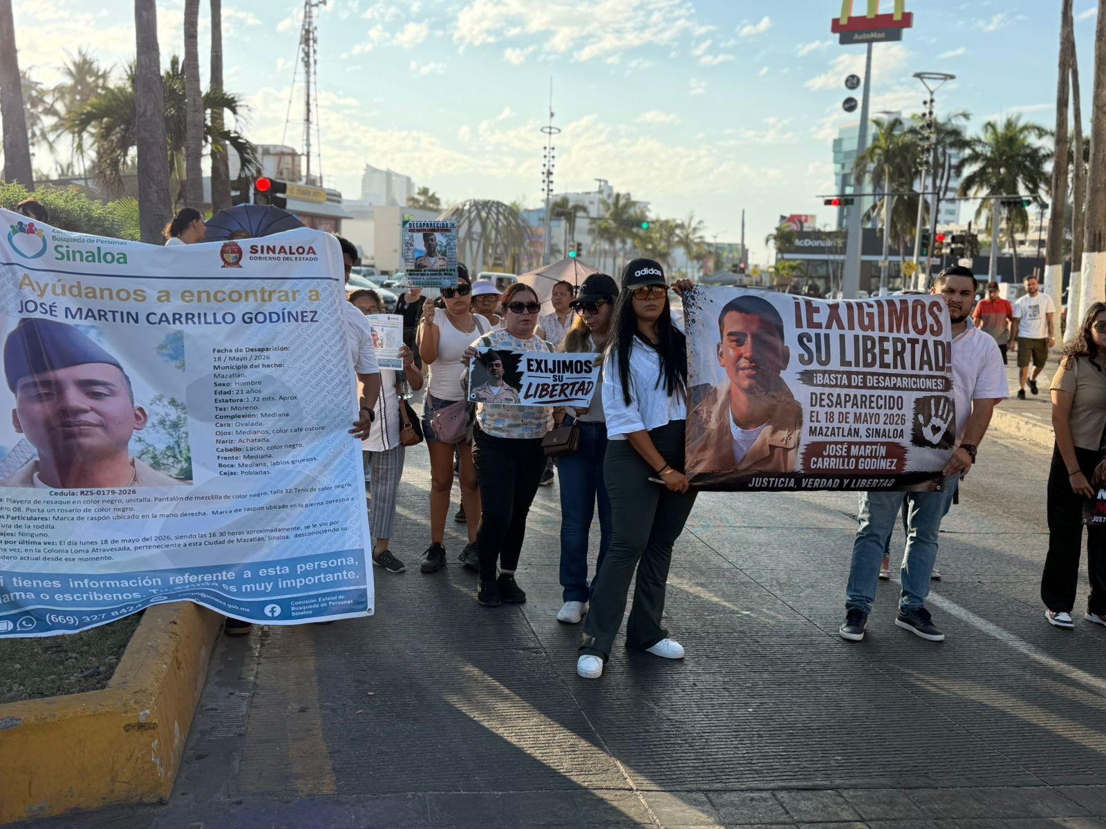 $!En silencio, exigen el regreso con vida de José Martín en Mazatlán