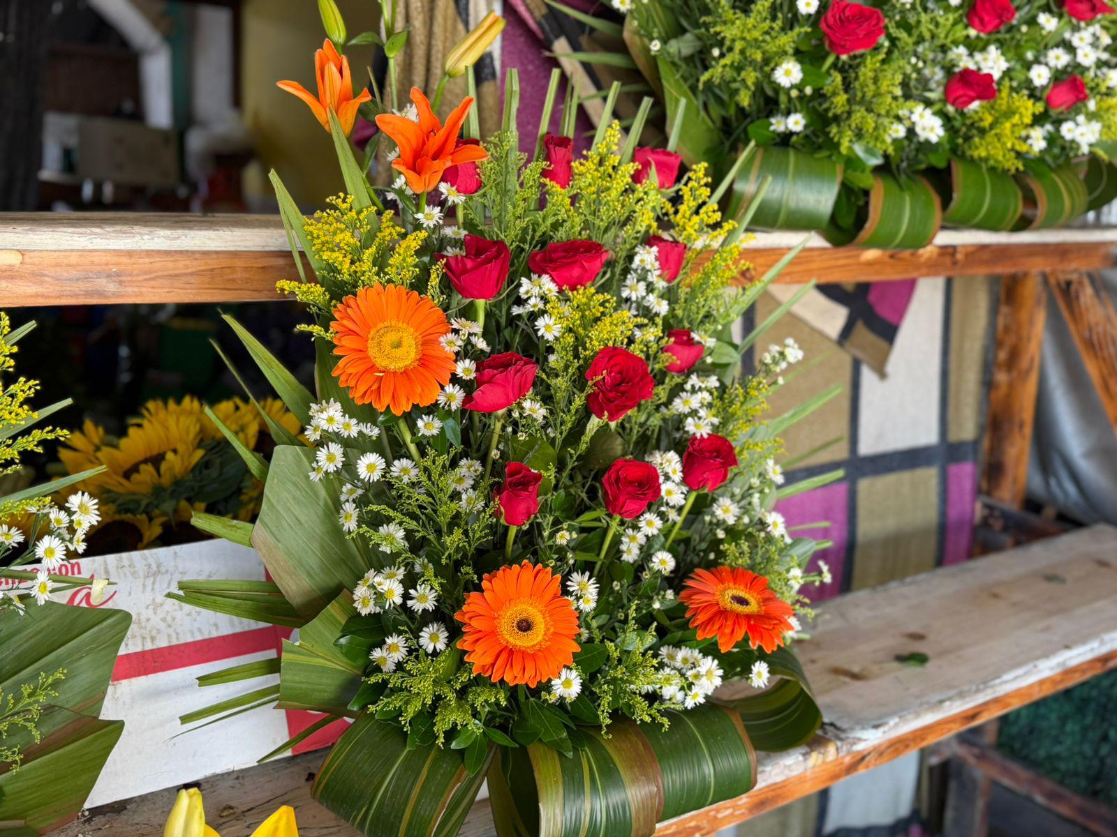$!Floristas de Mazatlán se preparan para un repunte de ventas por el Día de las Madres