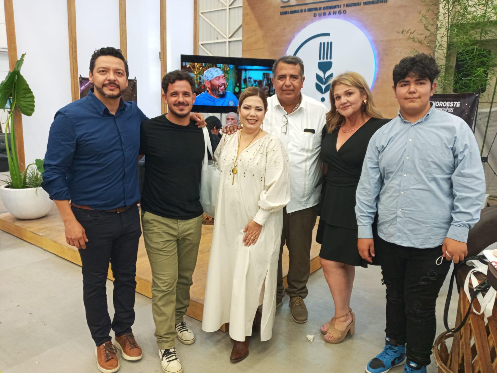 $!Adrián López, Isaac Aranguré, Elizabeth Peraza, Rodolfo Rodríguez, Nidia Enríquez, y Manuel Rodríguez.