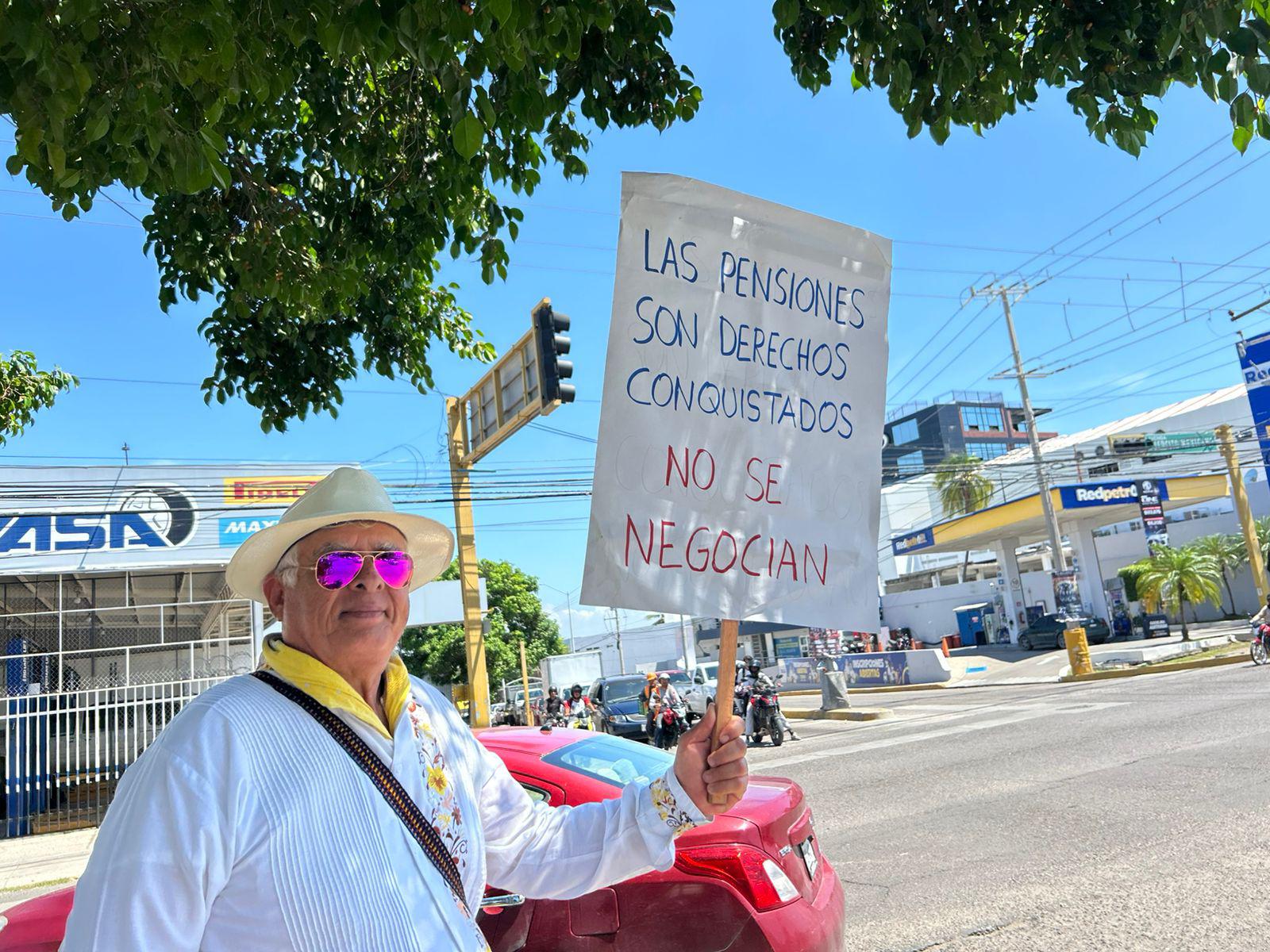 $!Maestros jubilados de la UAS exigen respeto a sus derechos laborales