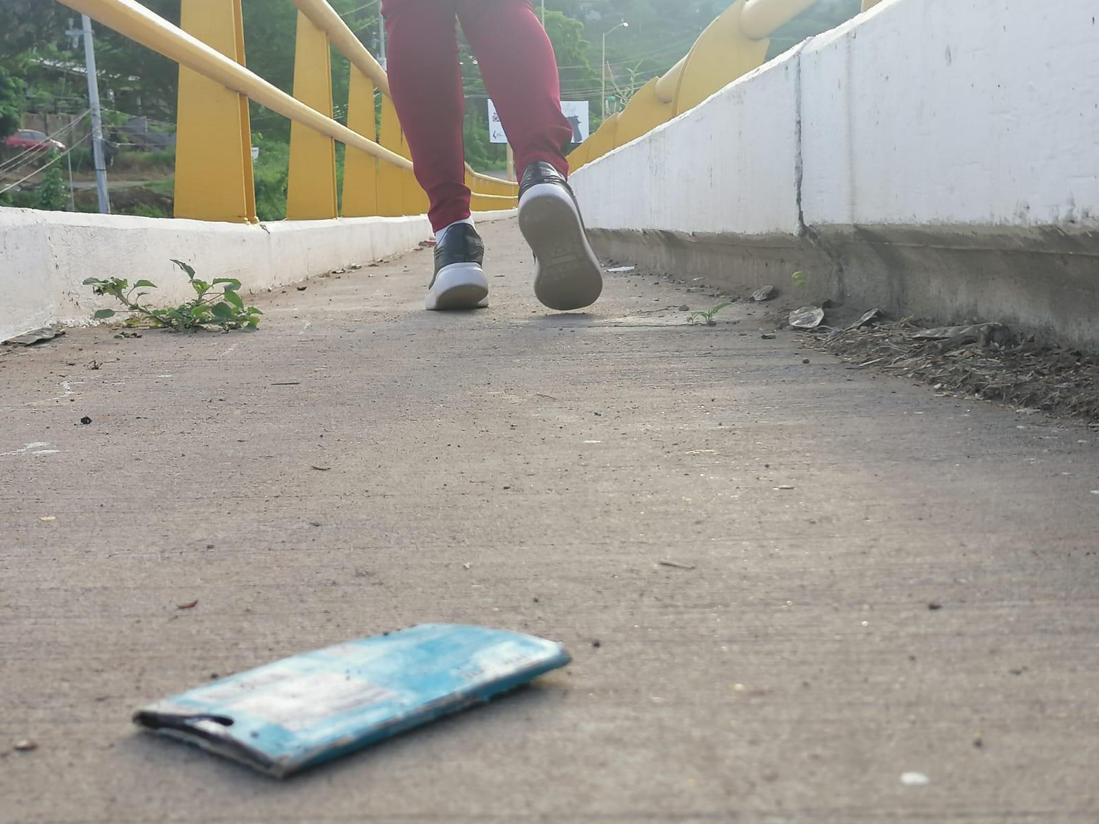 $!Puente del Río Baluarte, en Rosario, luce en el olvido