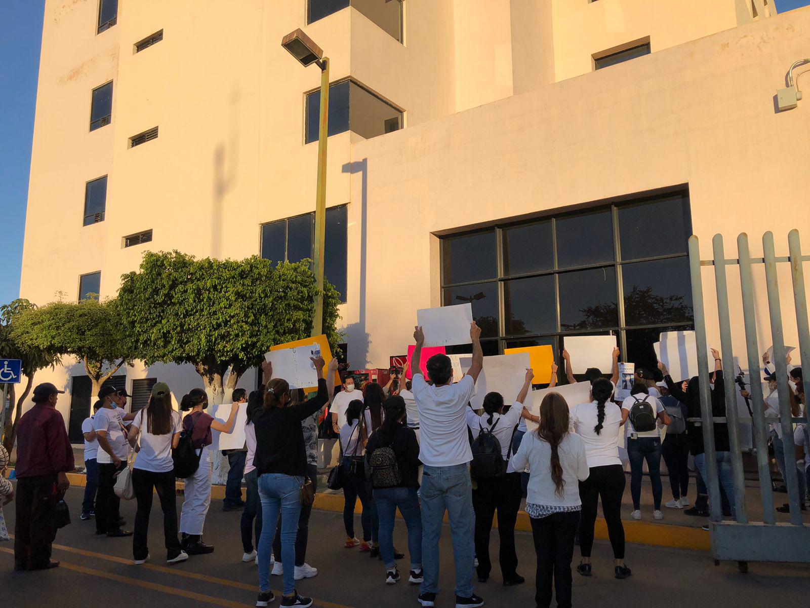 $!En Culiacán, familiares y amigos de Lesly Paulina exigen justicia por su fallecimiento