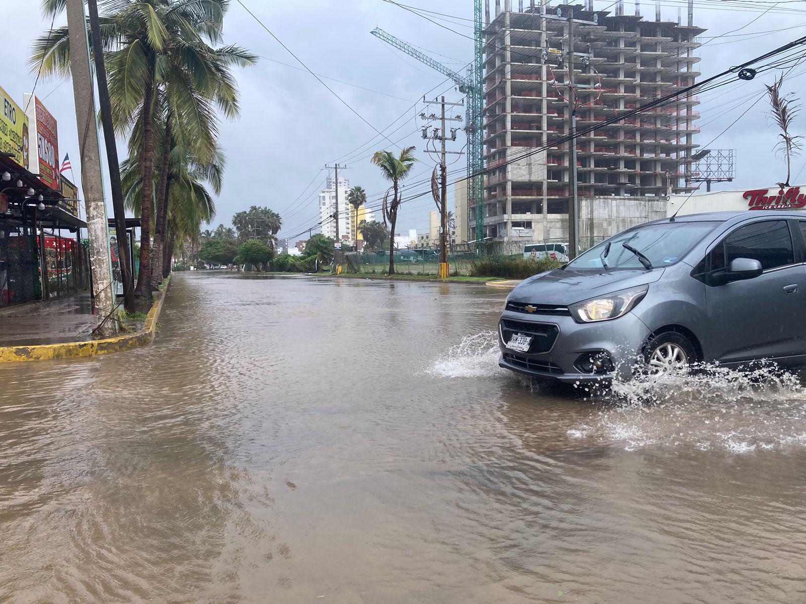 $!Lluvias de este lunes provocan avenidas inundadas en diversas zonas de Mazatlán
