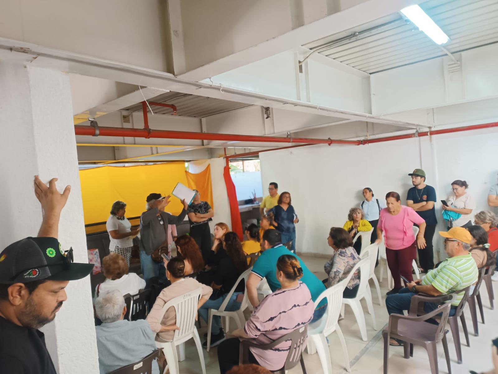 $!Buscarán vecinos de Fovissste Playa Azul poner una nueva mesa directiva