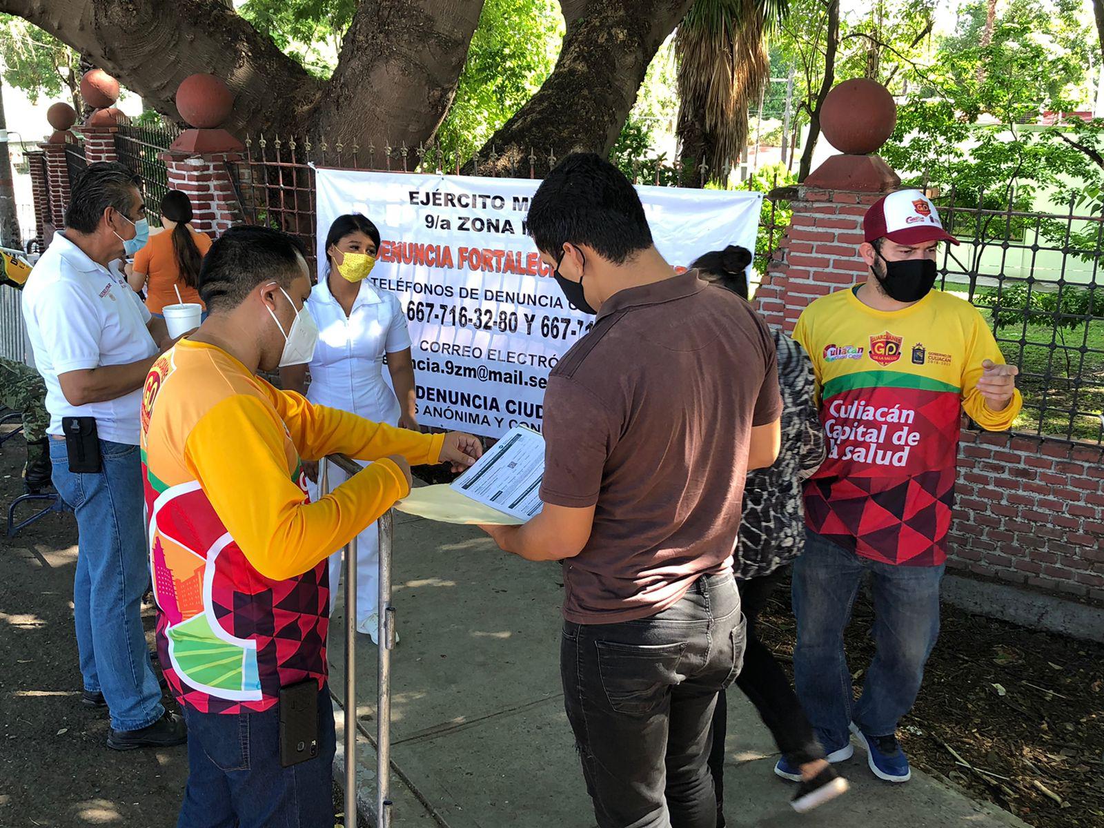 $!Jóvenes de 18 a 29 años acuden en Culiacán por la segunda dosis de la vacuna contra el Covid-19