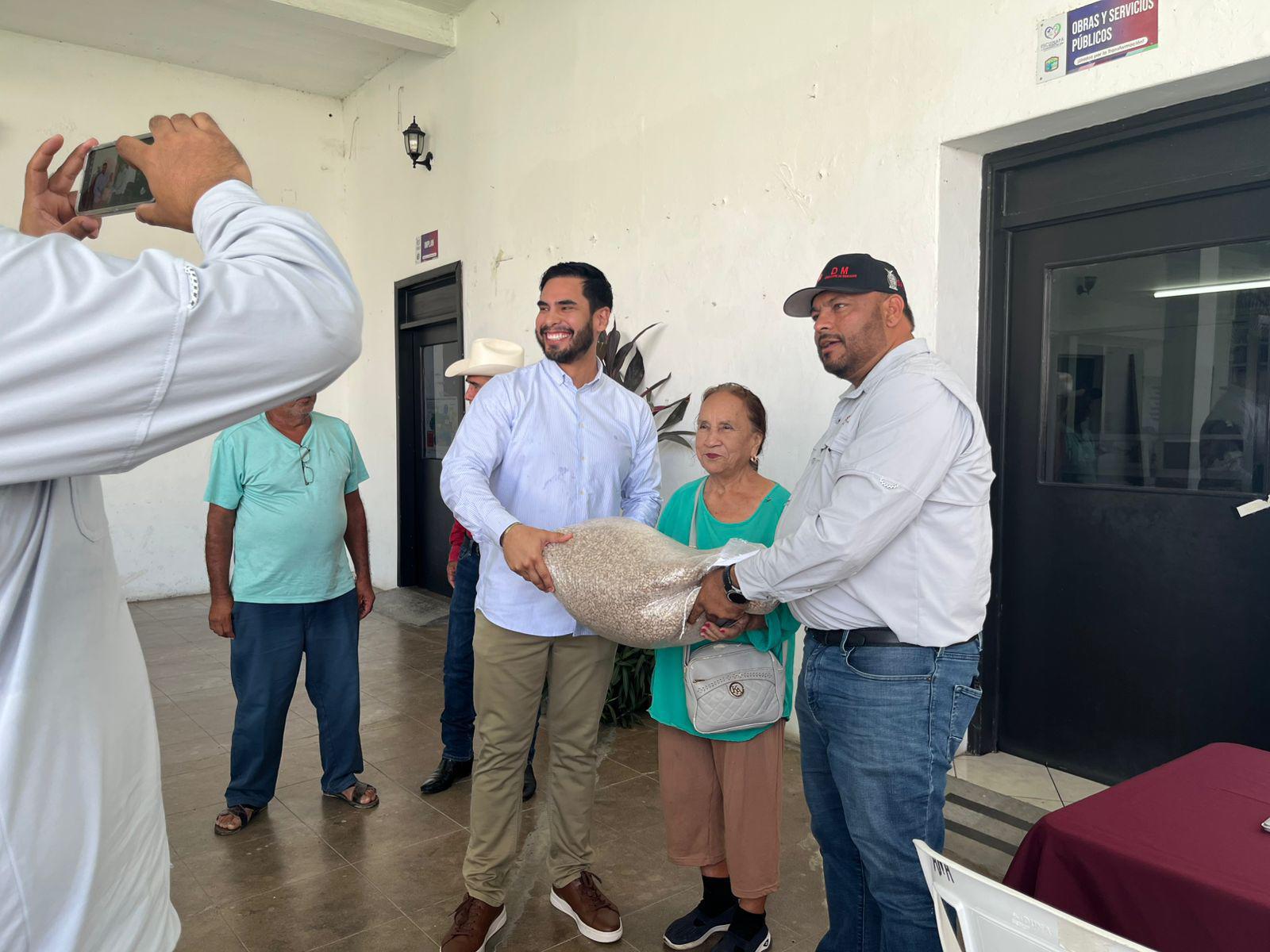 $!Tras la entrega de semillas de frijol, en Escuinapa, detectan mal uso por parte de beneficiario