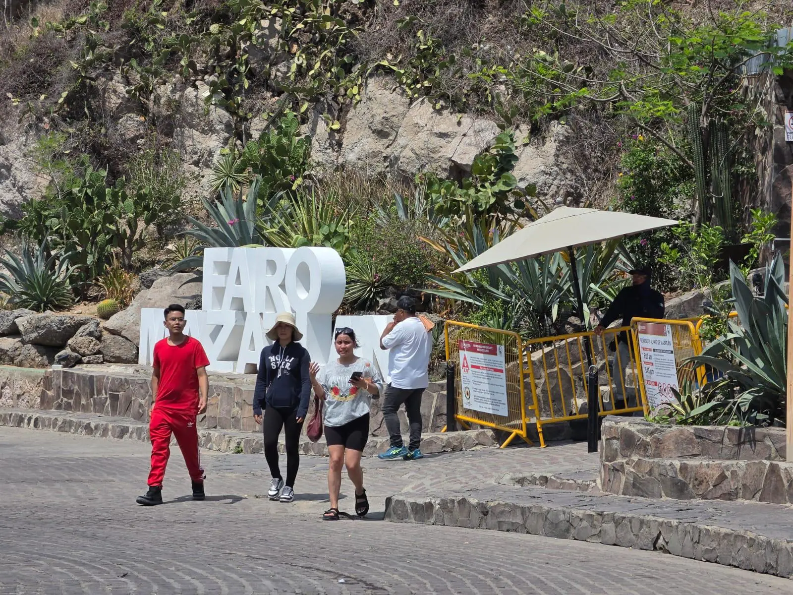 $!El Faro de Mazatlán recibe visitas este jueves, en lo que permanece abierto