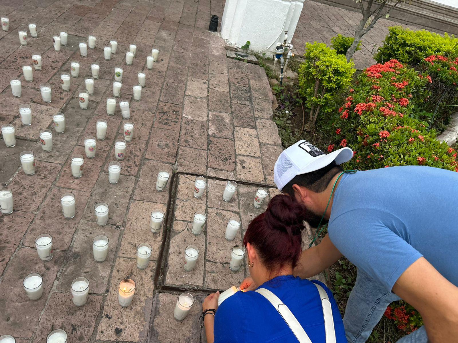 $!Encienden veladoras en el Ayuntamiento de Culiacán a un año de la crisis de seguridad