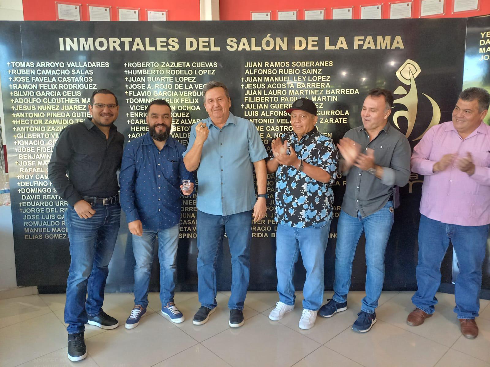 $!Entregan anillos a inmortales del Salón de la Fama de Culiacán
